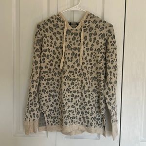 Denver Hayes Leopard Pullover